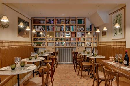 découvrez une ambiance conviviale dans le 17e arrondissement de paris : lieux chaleureux, bars, restaurants et sorties pour partager de bons moments entre amis ou en famille.