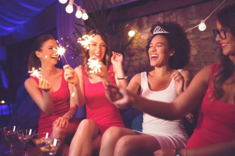 découvrez une ambiance conviviale dans le 17e arrondissement de paris : lieux chaleureux, services accueillants et moments partagés pour toutes vos occasions.