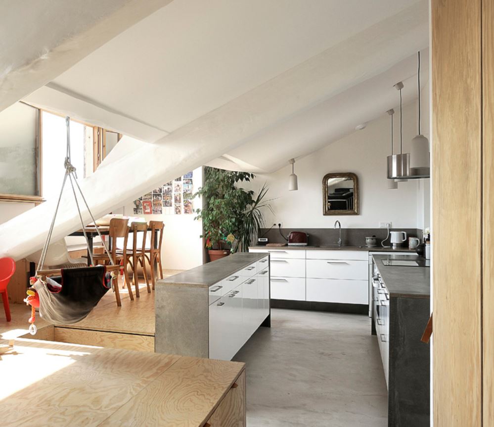 découvrez tout ce qu'il faut savoir sur le coût d’aménagement des combles : prix moyens, facteurs influençant le budget, astuces pour économiser et conseils pour réussir votre projet de transformation de grenier.