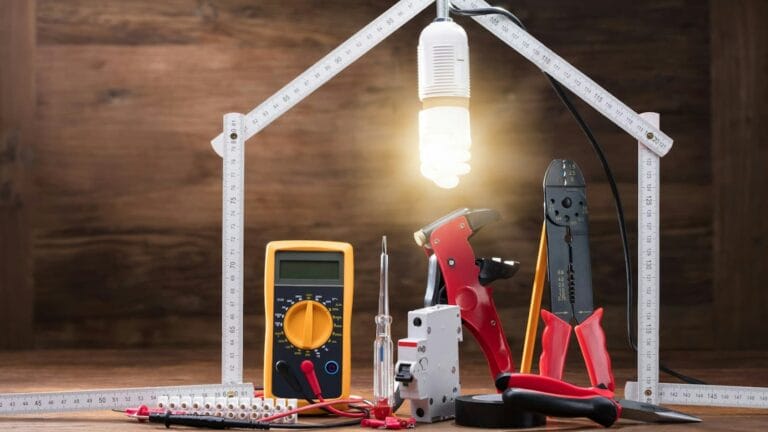 découvrez tout ce qu'il faut savoir sur les coûts de rénovation électrique : tarifs moyens, conseils pour économiser, facteurs qui influencent le prix et étapes à prévoir pour votre projet de rénovation électrique.