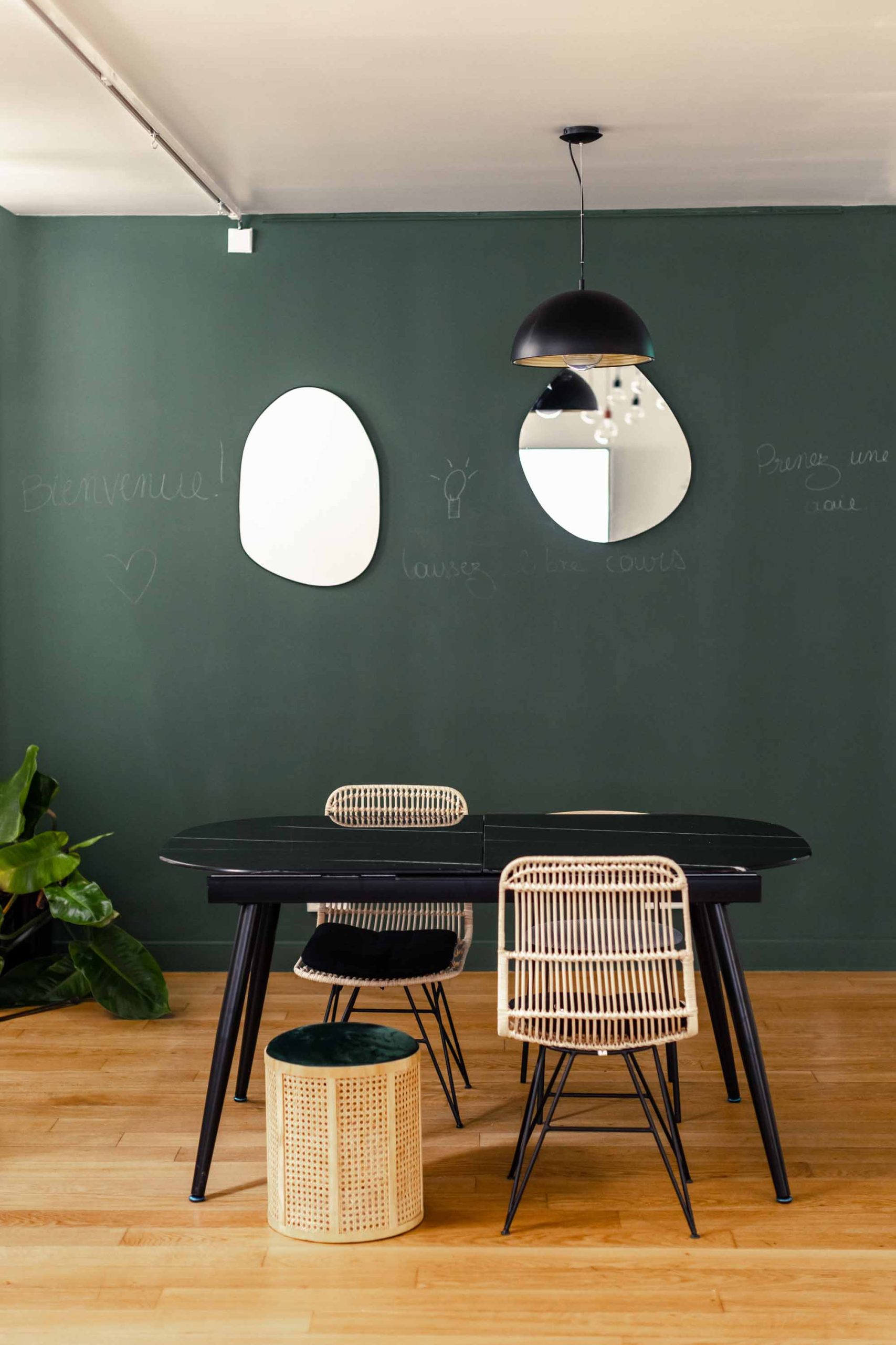 découvrez un espace élégant au cœur de paris, idéal pour vos événements professionnels ou privés. profitez d’un cadre raffiné et d’une ambiance unique dans la capitale.