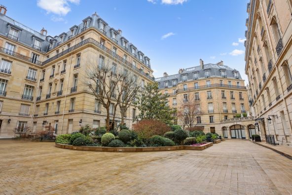 découvrez comment optimiser la gestion et la rentabilité de votre bien immobilier à paris 8. conseils d'experts, astuces pratiques et stratégies efficaces pour valoriser votre patrimoine.