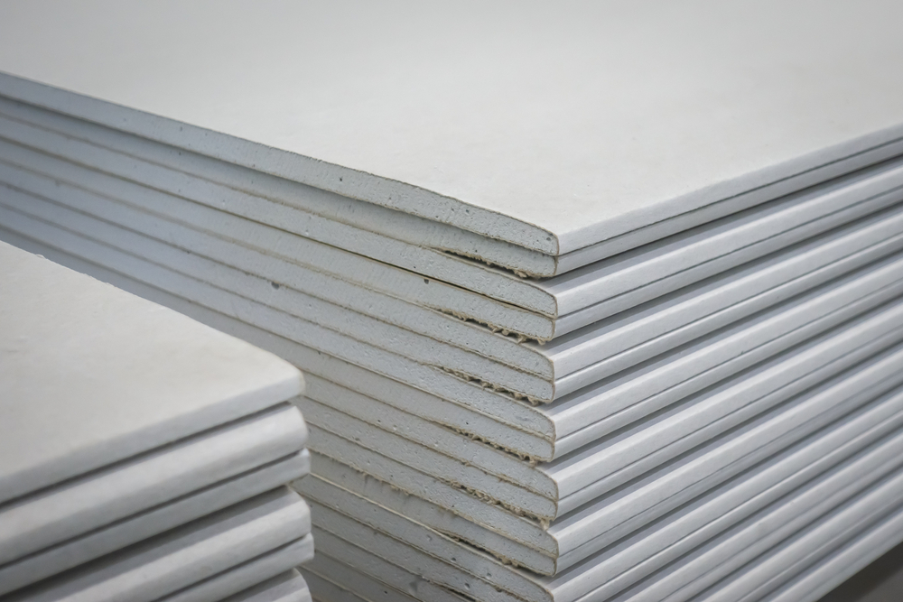 découvrez le coût de l'installation de plaques de plâtre : tarifs au m², facteurs influençant le prix, exemples de devis et conseils pour estimer votre budget travaux.