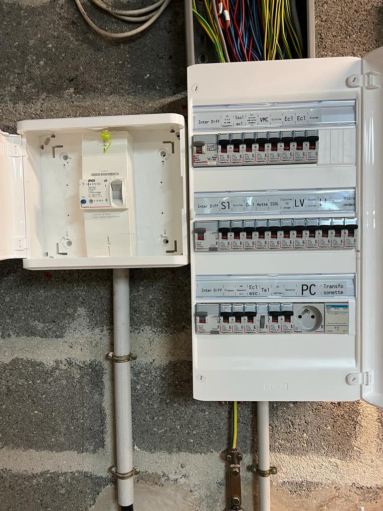 besoin d’un remplacement de tableau électrique à paris 75010 ? nos électriciens qualifiés interviennent rapidement pour sécuriser et moderniser votre installation. devis gratuit et interventions garanties !