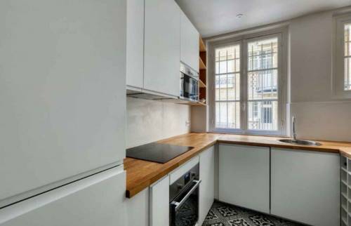 découvrez nos services de rénovation de cuisine à paris : conseils sur-mesure, matériaux de qualité et accompagnement complet pour transformer votre espace selon vos envies. contactez-nous pour un devis gratuit !