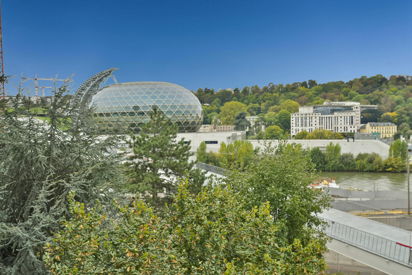 découvrez une rénovation exceptionnelle à boulogne-billancourt : transformations sur mesure, matériaux de qualité et savoir-faire pour un espace moderne et élégant. contactez-nous pour donner vie à votre projet !