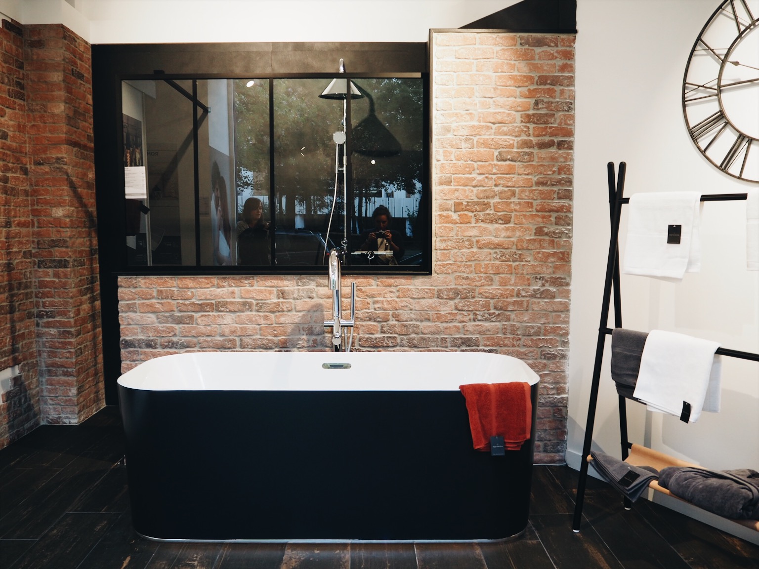 confiez la rénovation de votre salle de bain à paris à des experts : modernisation, optimisation de l’espace et travaux sur-mesure. devis gratuit et accompagnement personnalisé.