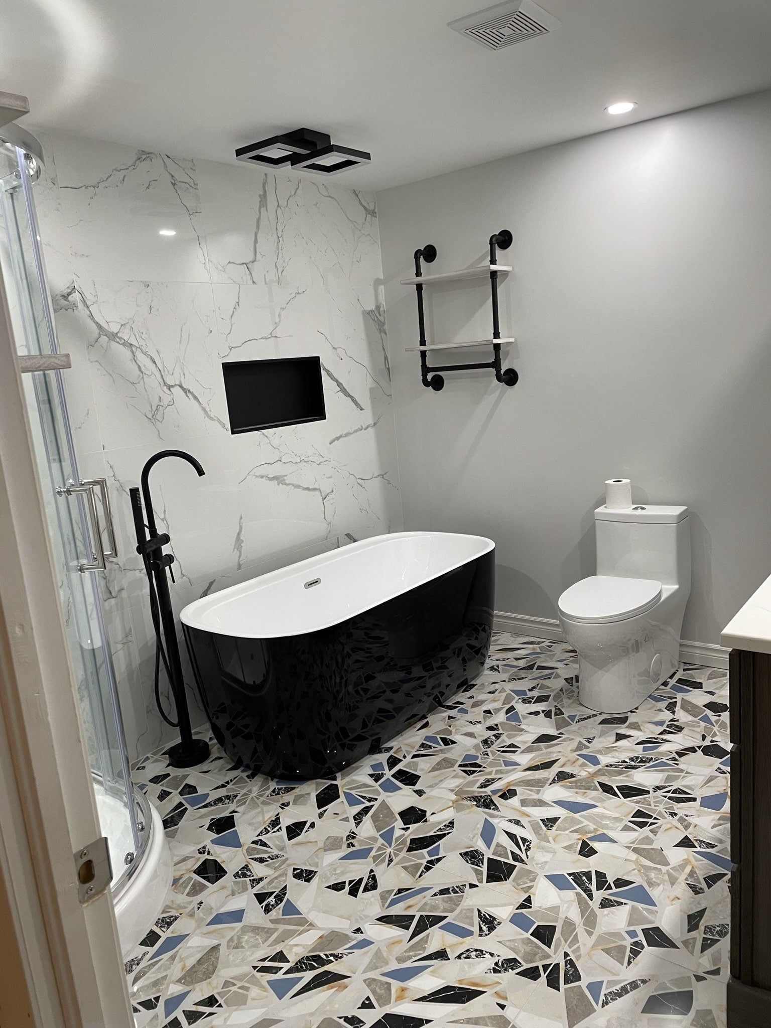 découvrez comment concevoir une salle de bain fonctionnelle et élégante tout en maximisant la valeur de votre investissement immobilier. conseils, astuces et inspirations pour optimiser votre espace.