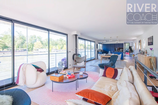 appartement vendu en raison d'un ravalement trop coûteux, offrant une opportunité unique pour les acheteurs à la recherche d'un bien à rénover.