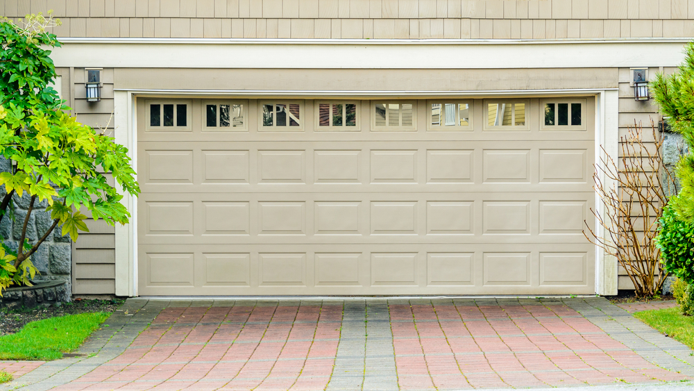 découvrez tout ce qu'il faut savoir sur le coût d'un garage : prix de construction, frais d'entretien, conseils pour économiser et bien comparer les devis selon vos besoins.