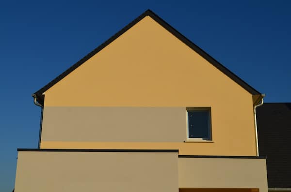 découvrez tout ce qu'il faut savoir sur le coût d'un ravalement de façade : prix moyens, facteurs influençant le budget, conseils pour bien planifier vos travaux et obtenir un devis adapté à votre projet.