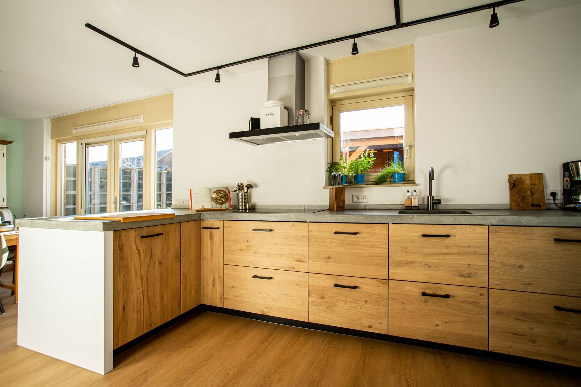 découvrez l’alliance parfaite entre l’authenticité du style rustique et l’élégance contemporaine. inspirez-vous de nos idées pour une cuisine rustique moderne chaleureuse et tendance !