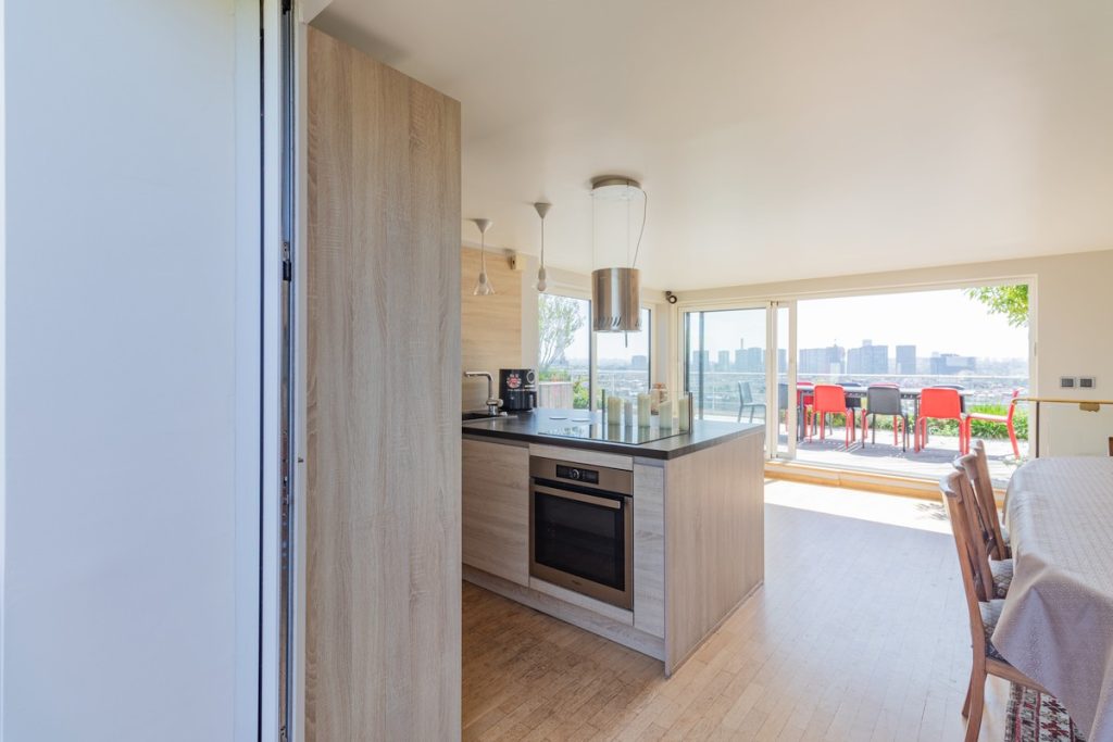 découvrez une entreprise de rénovation fiable à paris et en île-de-france, spécialisée dans les travaux de qualité pour votre maison ou appartement. devis gratuit et accompagnement personnalisé !