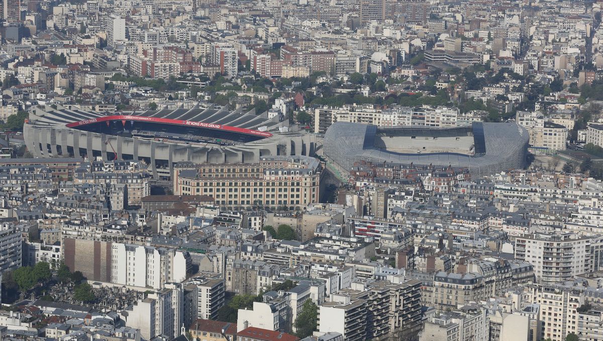 découvrez comment un immeuble chic du prestigieux triangle d’or à paris a été transformé en logements sociaux, alliant élégance architecturale et engagement social dans un quartier emblématique de la capitale.