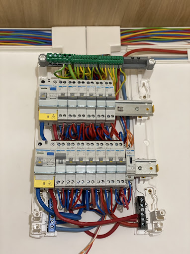 améliorez la sécurité et le confort de votre foyer en modernisant votre installation électrique avec des solutions fiables et adaptées à vos besoins.