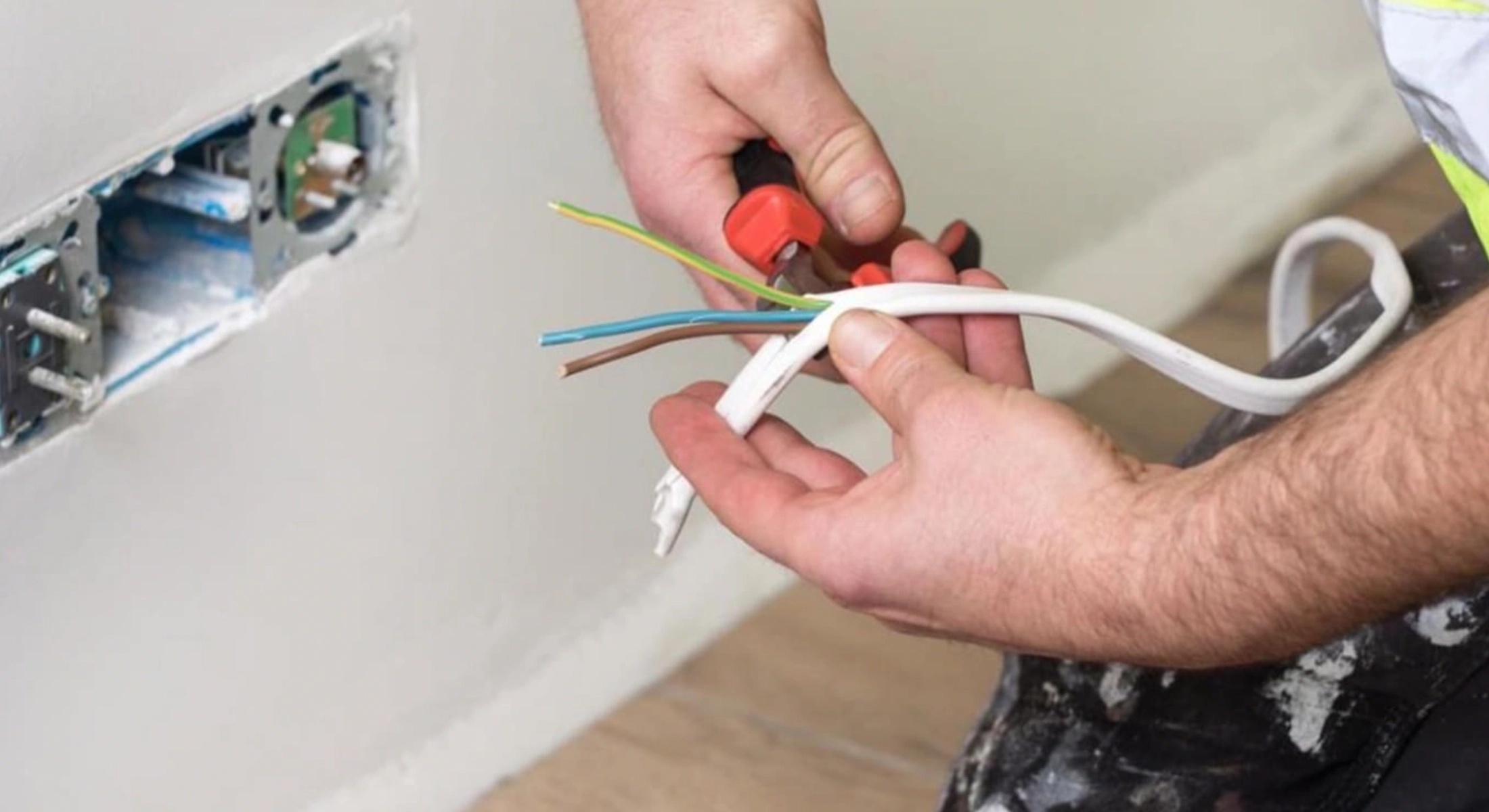 améliorez la sécurité et le confort de votre habitation en modernisant votre installation électrique avec des solutions fiables et performantes.