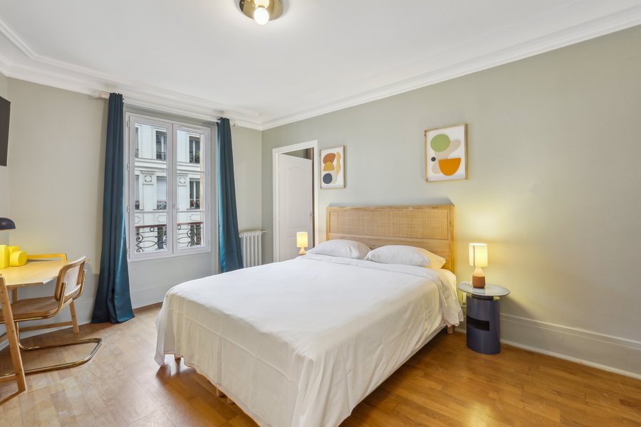 vous cherchez un service de peinture pour chambre à paris 75018 ? profitez de peintres professionnels pour rénover ou décorer votre chambre avec des finitions de qualité. devis gratuit et rapide !
