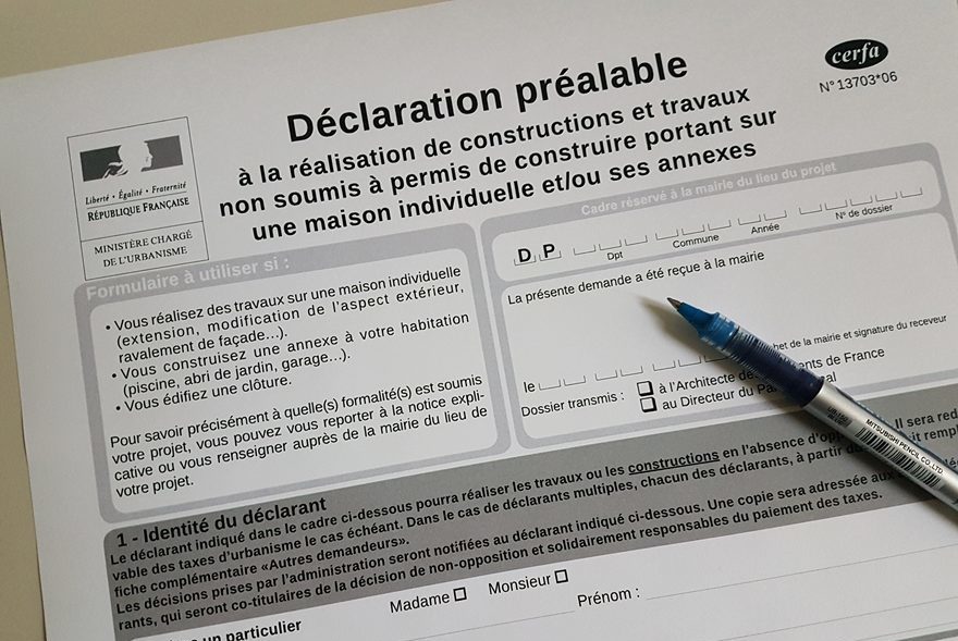 découvrez les différences entre permis et déclaration en 2025 pour vos projets de construction ou de rénovation. informez-vous sur les démarches nécessaires et choisissez la solution adaptée à votre situation.