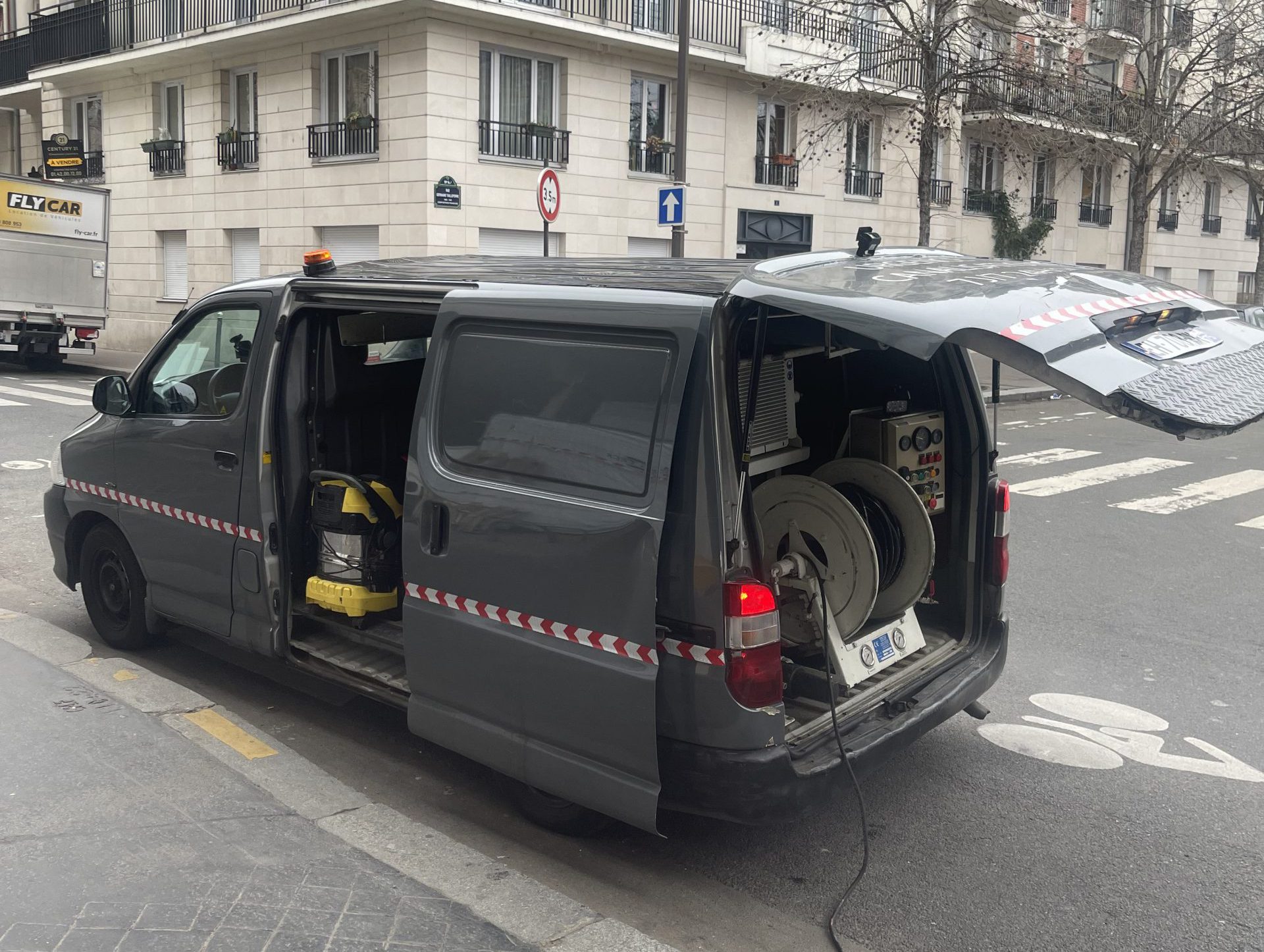 besoin d'un plombier en urgence à châtenay-malabry ? intervention rapide et efficace pour tous vos problèmes de plomberie, 24h/24 et 7j/7.