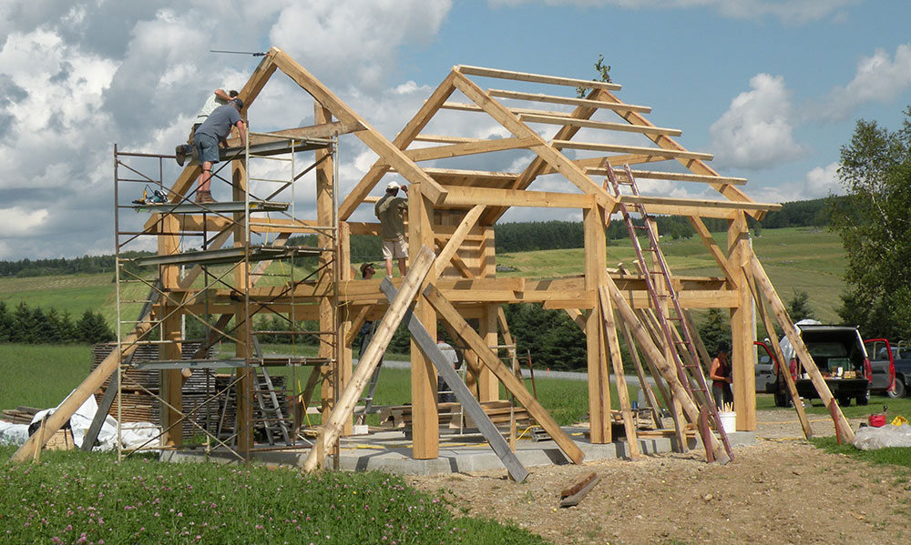 découvrez les prix de construction d'un garage en détail, avec des conseils pour estimer votre budget et choisir les matériaux adaptés.