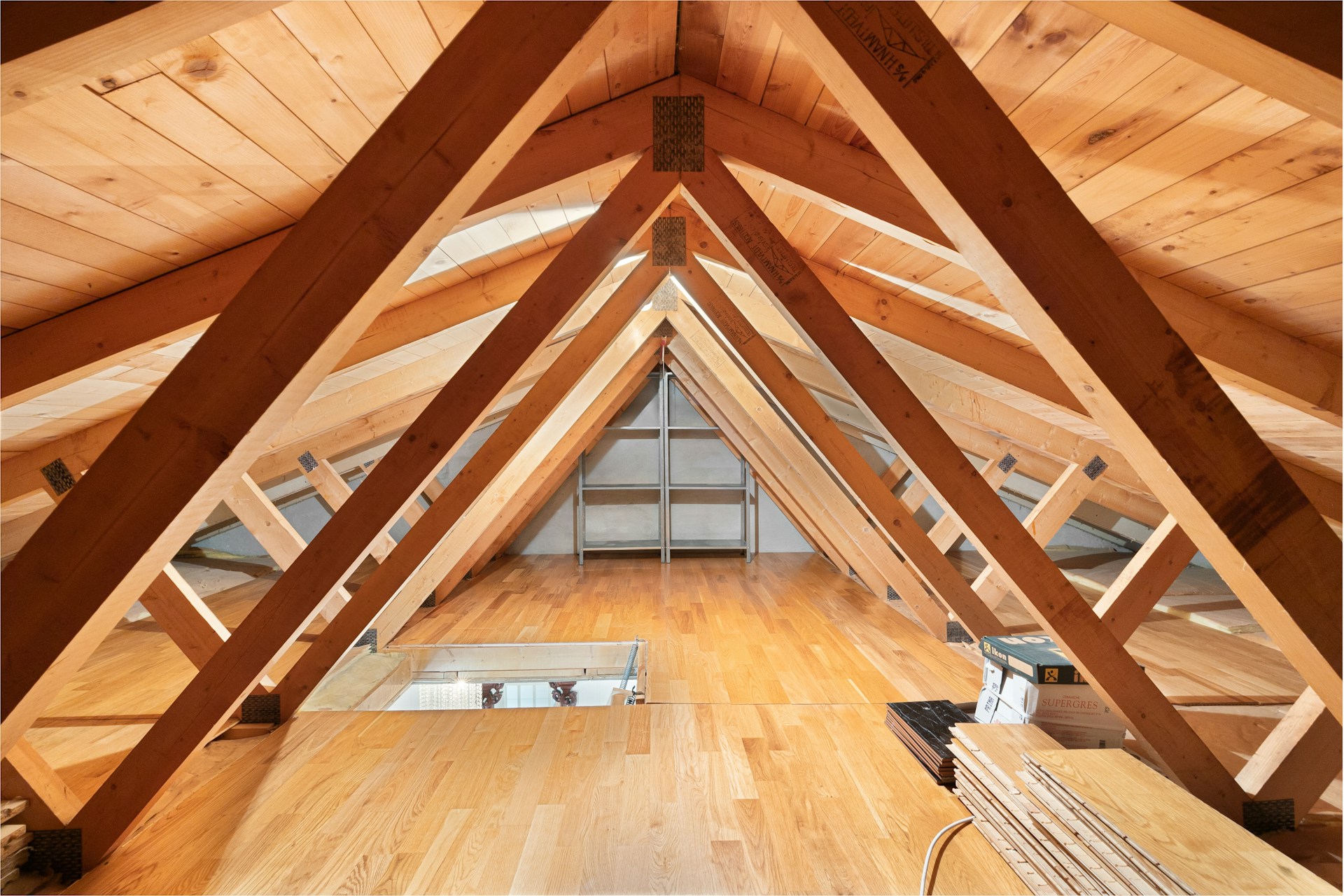 découvrez les prix pour l'isolation des combles et explorez les solutions efficaces pour améliorer le confort thermique de votre logement tout en réduisant vos dépenses énergétiques.