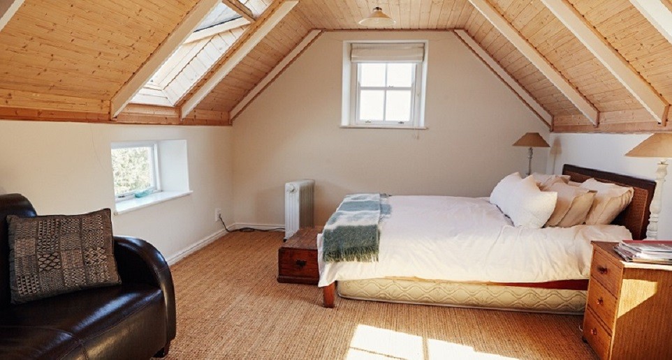 découvrez les prix au m² pour l'isolation des combles et optimisez votre confort tout en réalisant des économies d'énergie.