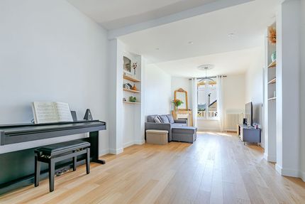 confiez la rénovation intérieure de votre habitation à antony à nos professionnels expérimentés. qualité, savoir-faire et conseils personnalisés pour un intérieur qui vous ressemble.