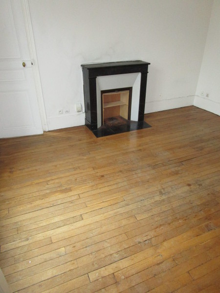 service professionnel de rénovation de parquet dans le 13ème arrondissement de paris. remise à neuf, ponçage et vitrification pour un sol en bois éclatant et durable.