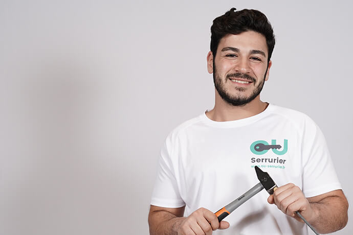 besoin d'un serrurier en urgence à courbevoie ? intervention rapide 24h/24 et 7j/7 pour ouverture de porte, changement de serrure et dépannage. devis gratuit, artisan fiable et qualifié.