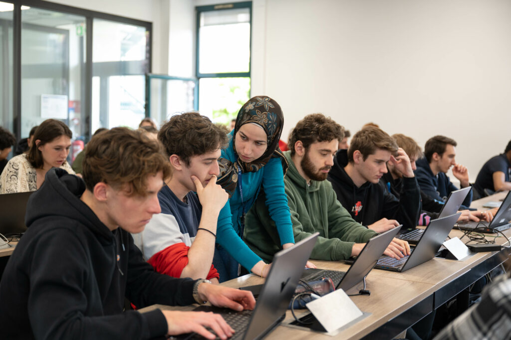 découvrez comment le val-de-grâce se transforme en un pôle d'innovation médicale à paris, alliant expertise historique et technologies de pointe pour révolutionner les soins de santé.